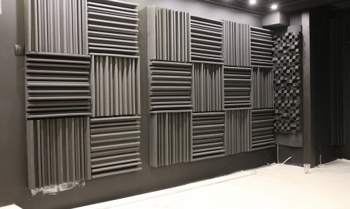 Пример применения Acoustic panel Ecosound Cinema Acoustic purple 50x50 cm 