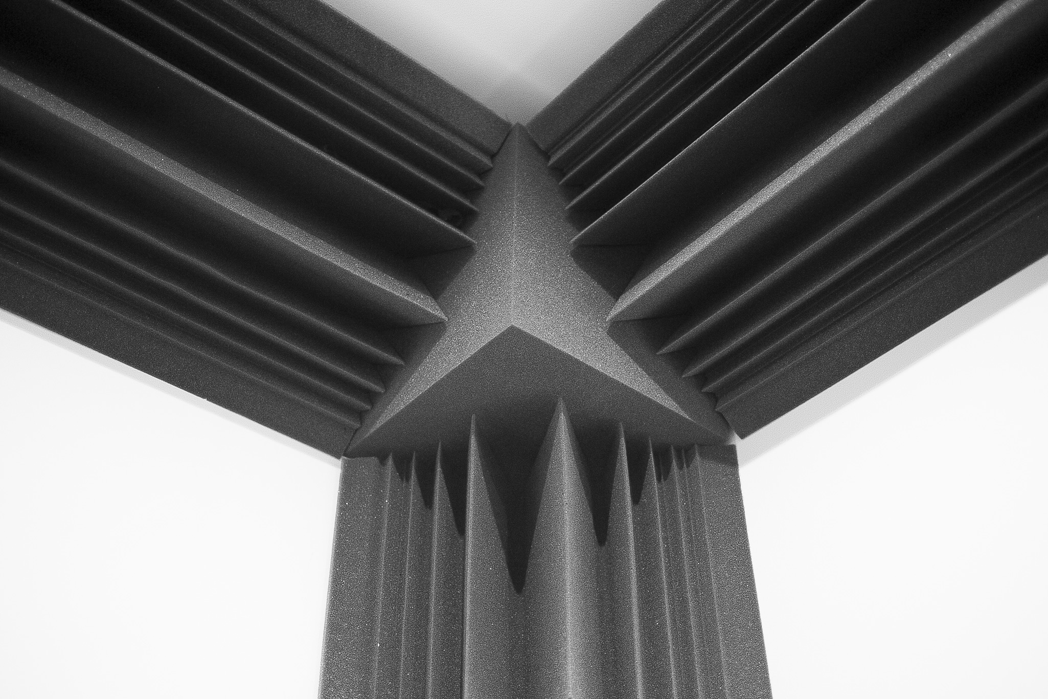 Bass trap Ecosound Saw 0.6x0.35x0.1 m Color black graphite